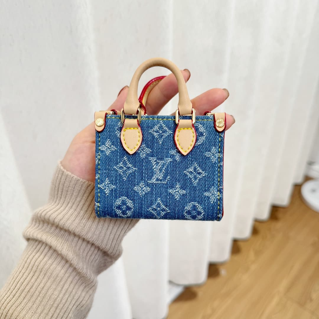 Louis Vuitton On The Go Micro Bag MBA0029